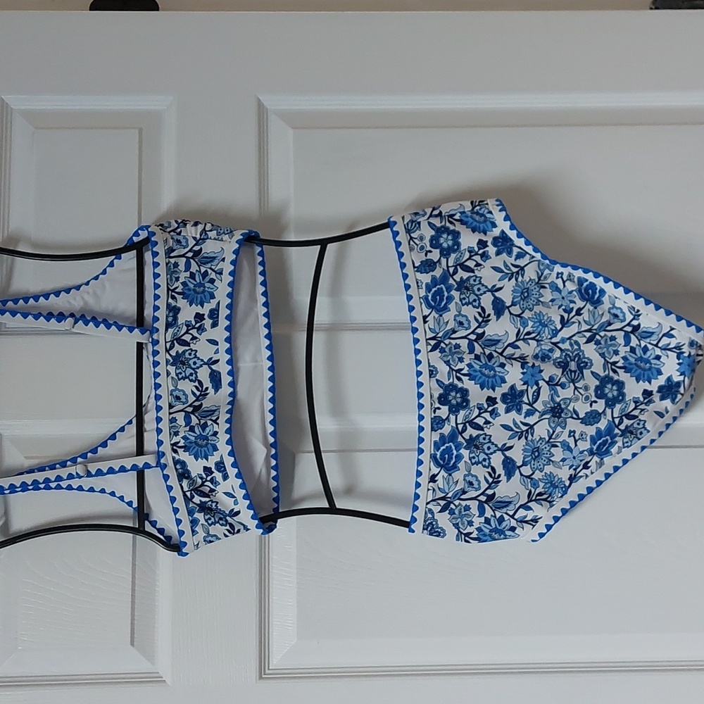 Blue and White Bikini with Triangle Pattern - Picture 5 of 8